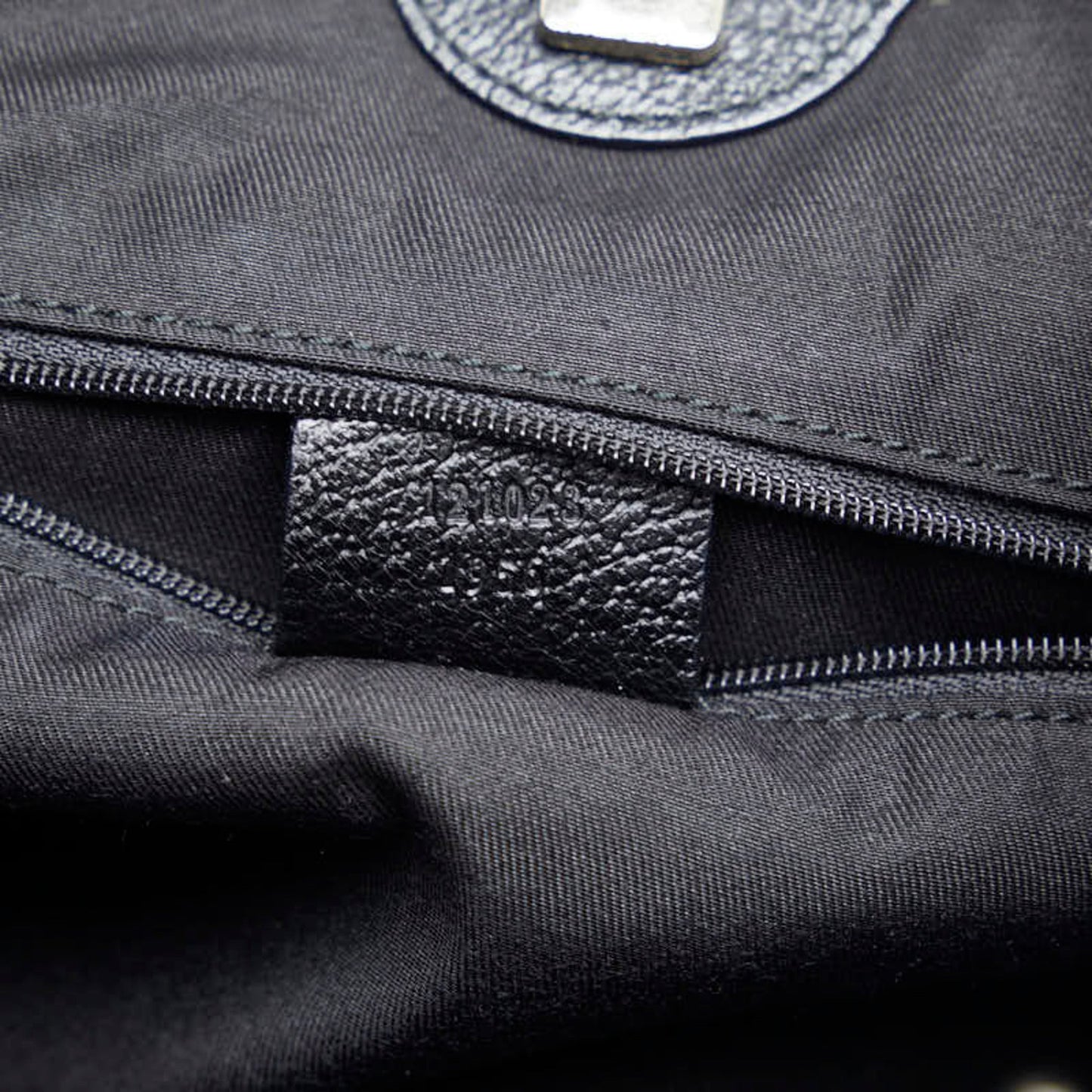 Gucci Gg Canvas Canvas Shoulder Bag ()