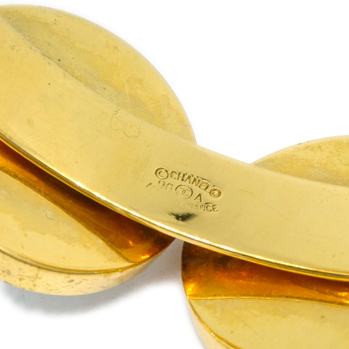 Chanel Shell Bangle Gold 96A