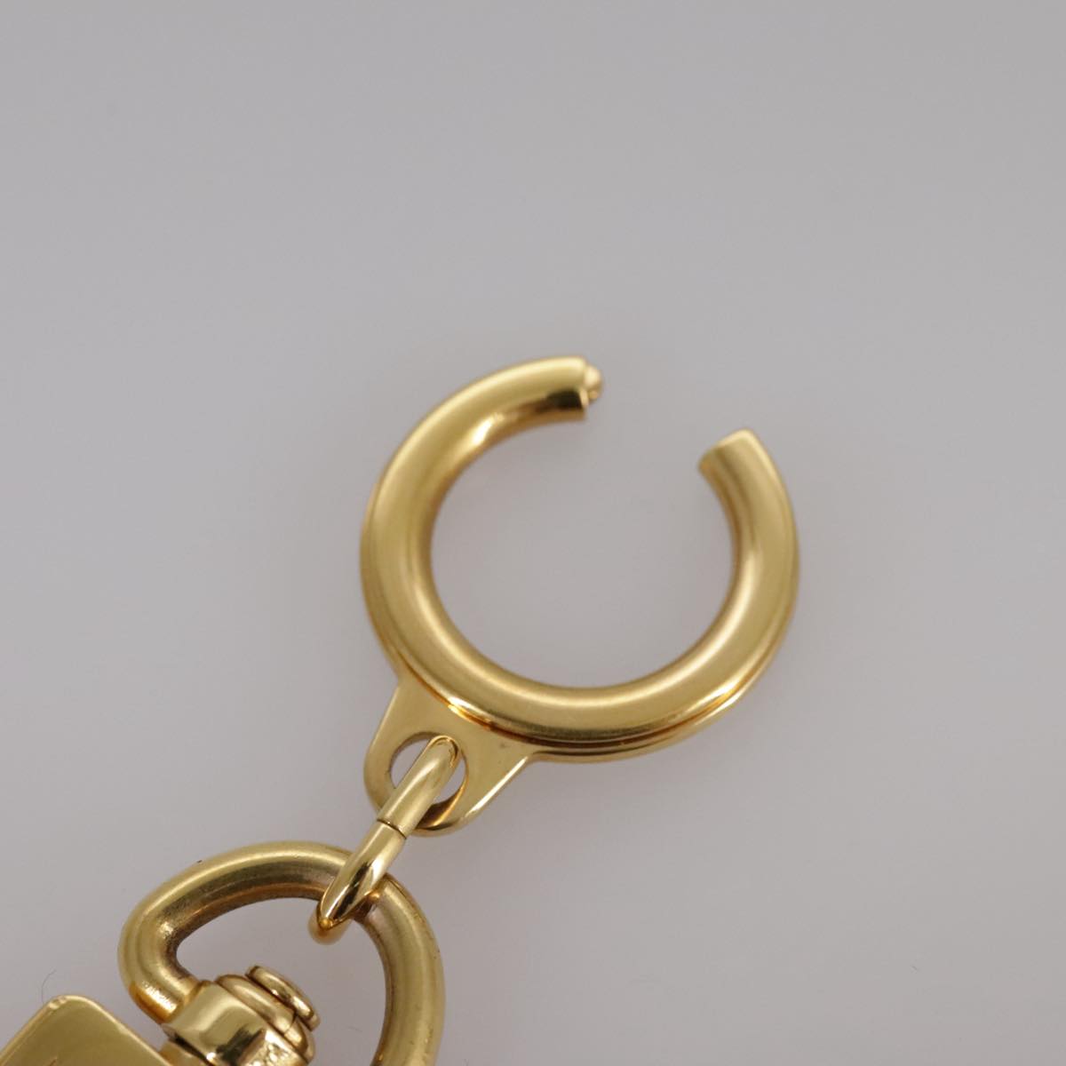 LOUIS VUITTON Anneau Cles Key Holder metal Gold Tone LV 105676