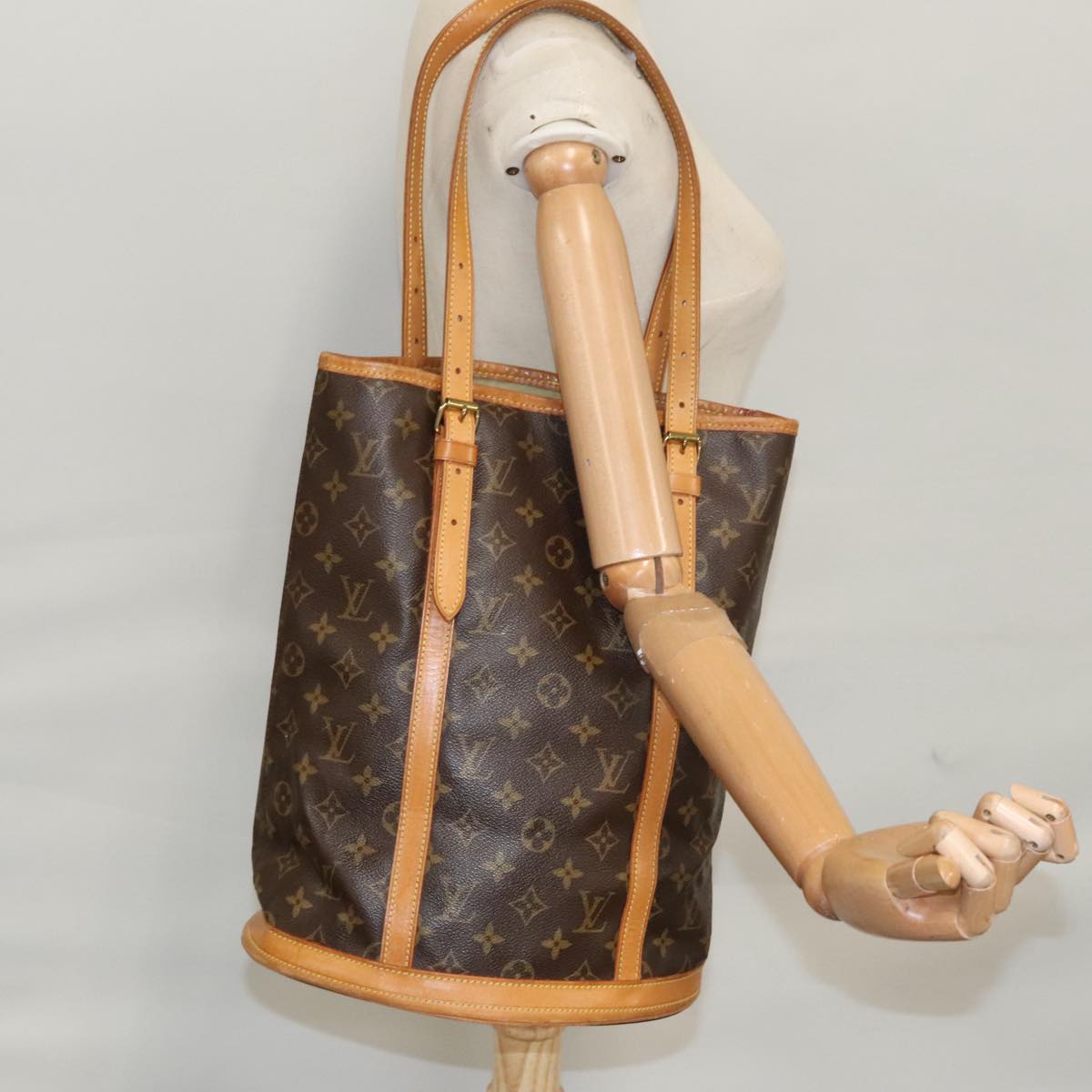 LOUIS VUITTON Monogram Bucket GM Shoulder Bag M42236 LV 105836