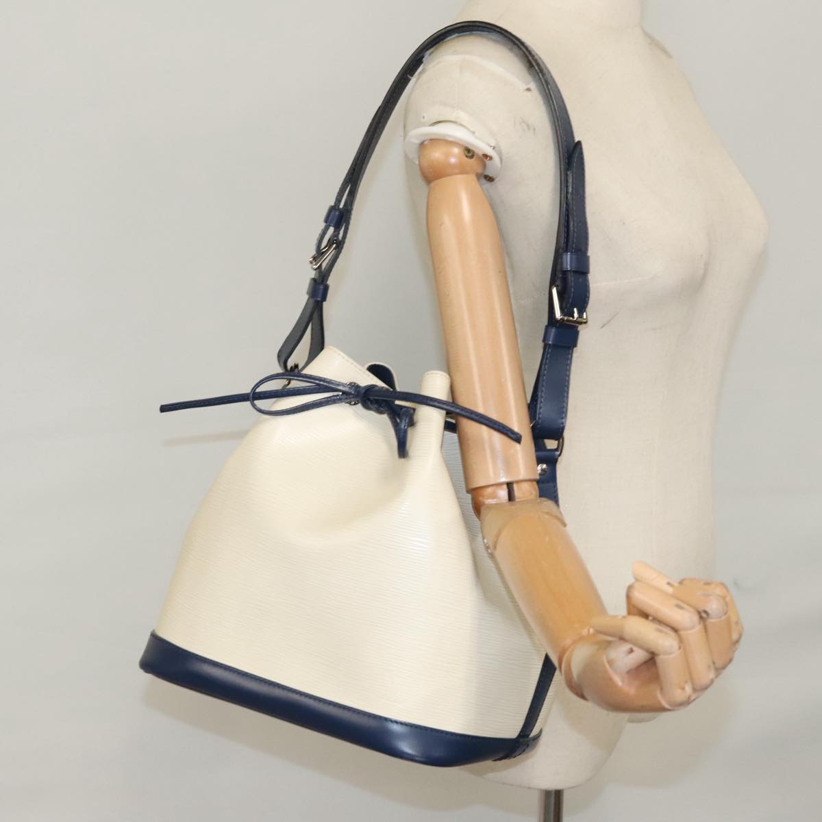 LOUIS VUITTON Epi Petit Noe Bicolor Shoulder Bag White Navy M40881 106318