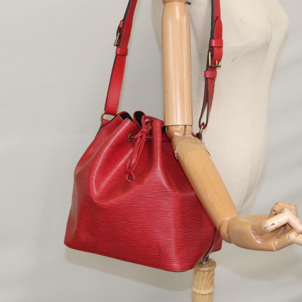 LOUIS VUITTON Epi Petit Noe Shoulder Bag Red M44107 LV 108146