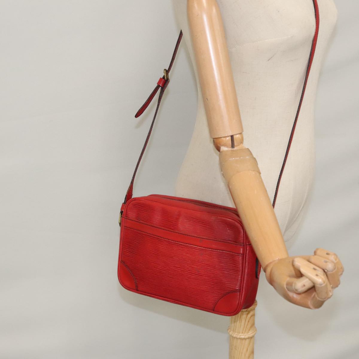 LOUIS VUITTON Epi Trocadero 23 Shoulder Bag Red M52307 LV 109939