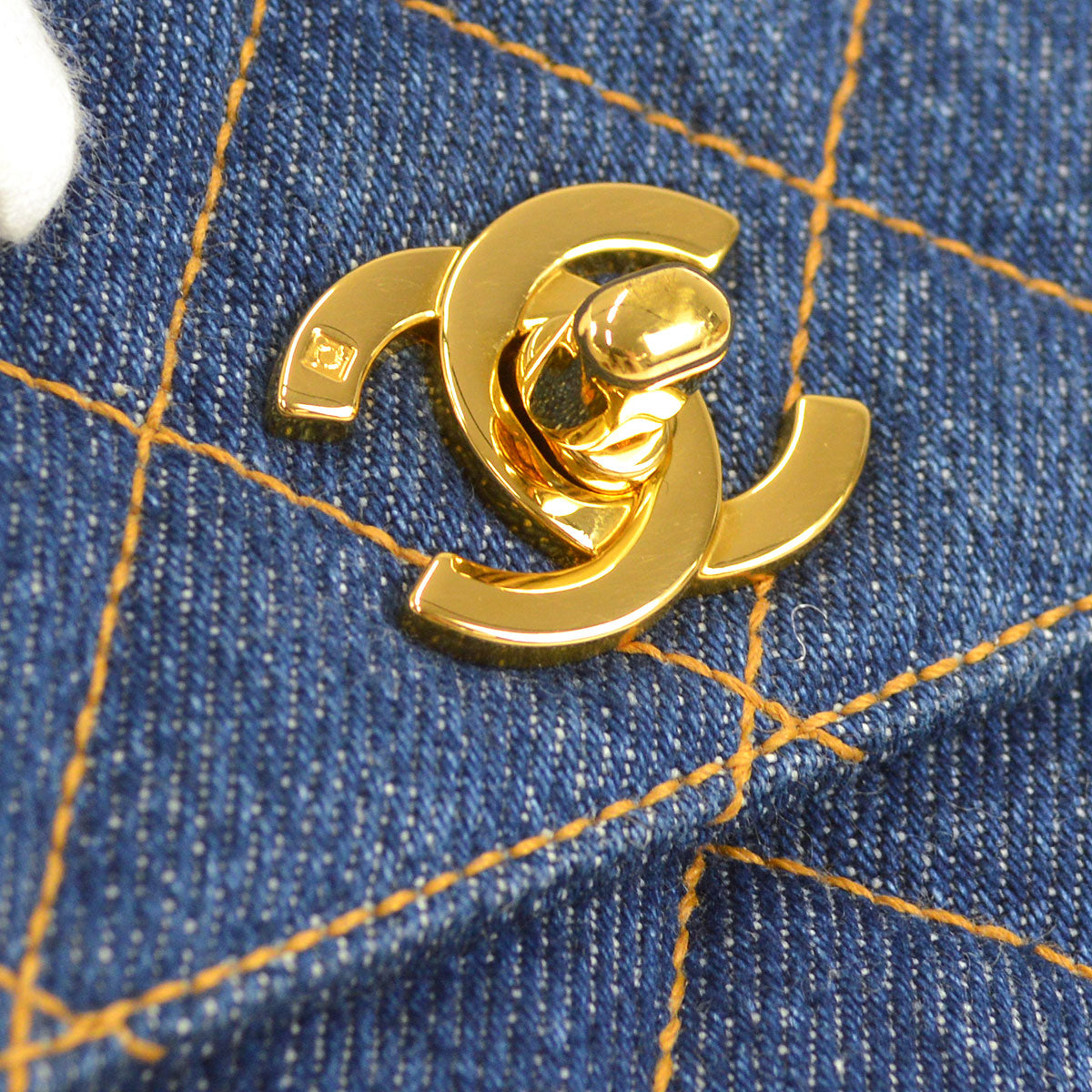 Luxury Chanel 1996-1997 quilted Kelly 30 denim