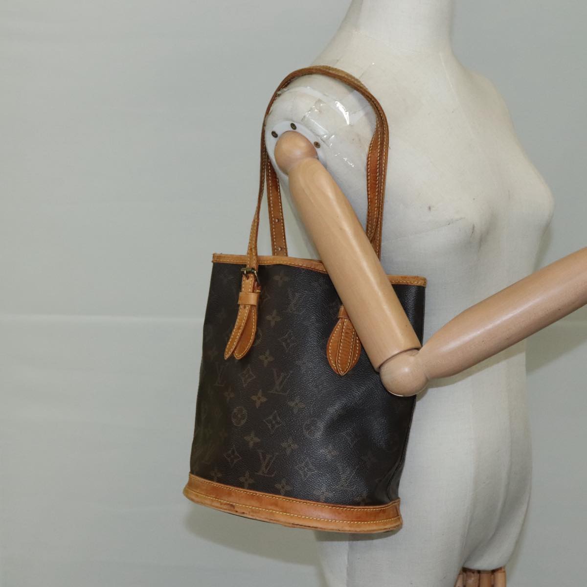 LOUIS VUITTON Monogram Bucket PM Shoulder Bag M42238 LV 110032