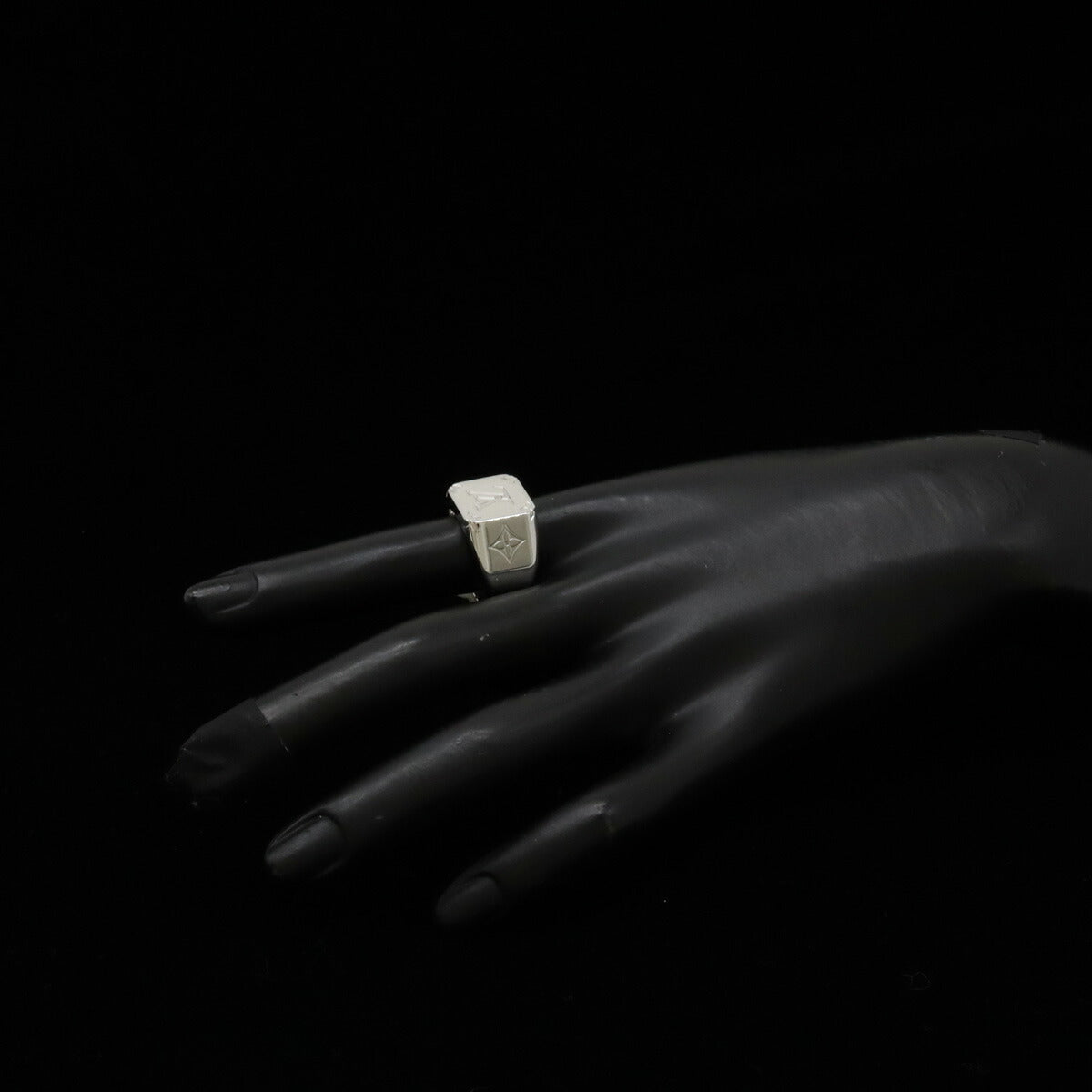Louis Vuitton Signet Ring Metal Silver M62487