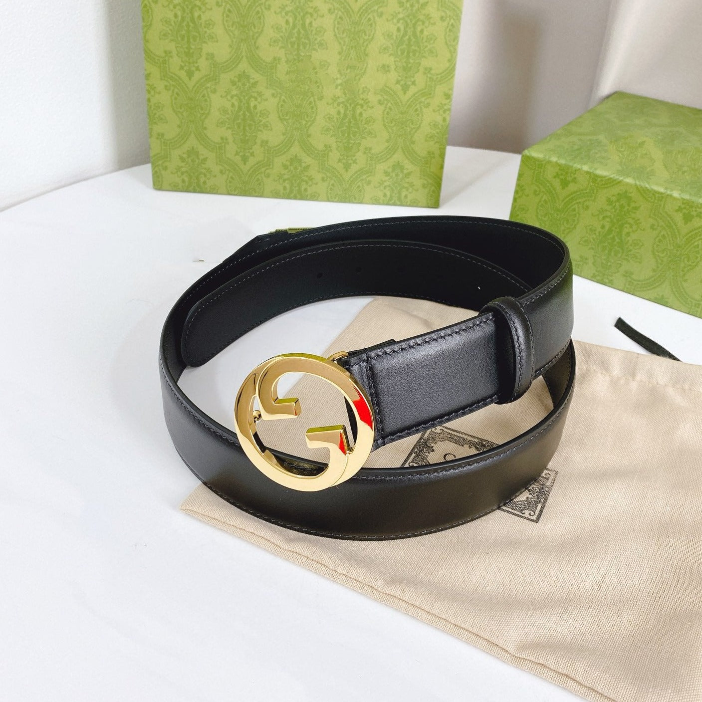 Luxury Gucci INTERLOCKING G GOLD BUCKLE 40MM BLACK LEAHTER