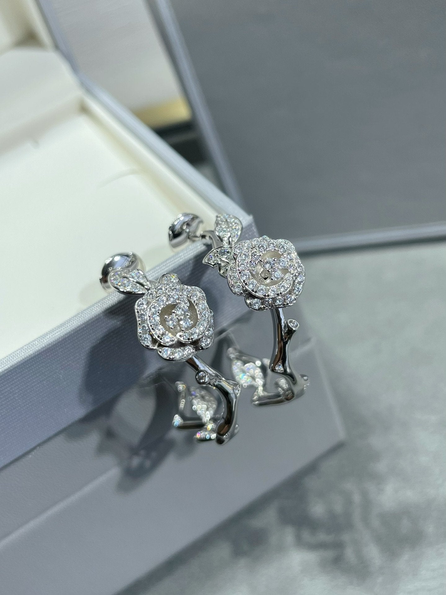 Luxury DiorROSE BAGATELLE DIAMOND EARRINGS