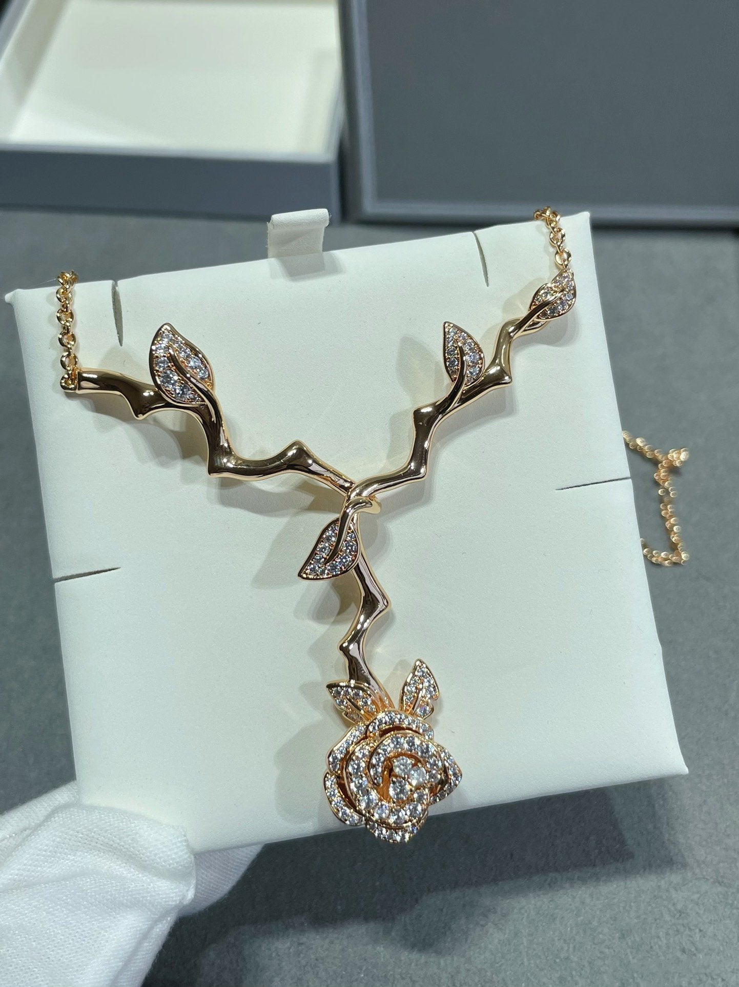 Luxury DiorROSE BAGATELLE DIAMOND NECKLACE