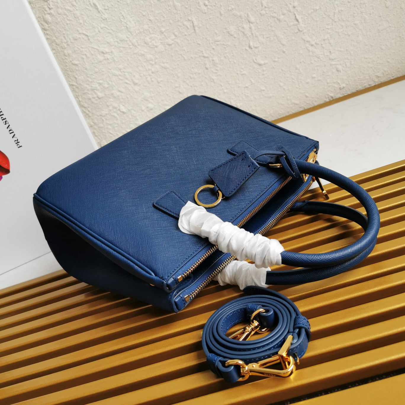 Luxury PradaMEDIUM GALLERIA 28 BLUE SAFFIANO LEATHER