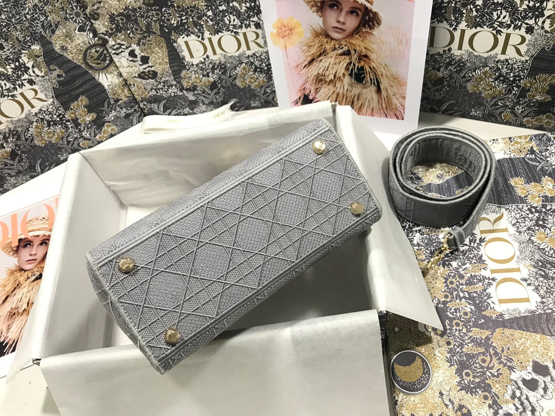 Luxury DiorMEDIUM LADY D-LITE 24 GRAY CANNAGE EMBROIDERY