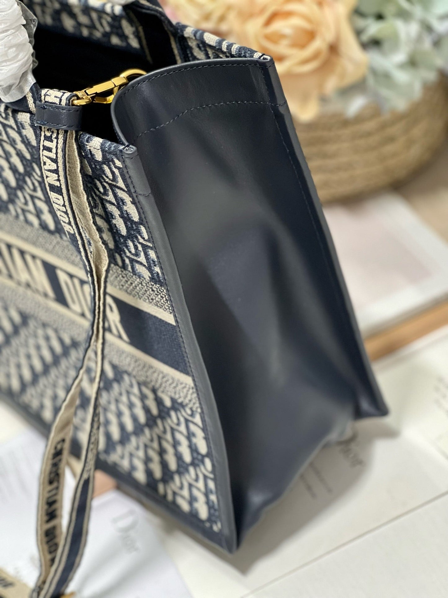 Luxury DiorMEDIUM BOOK TOTE 36 BLUE OBLIQUE EMBROIDERY