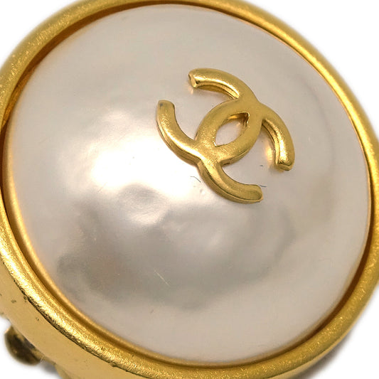 Chanel Gold Button Artificial Pearl Earrings Clip-On 95A