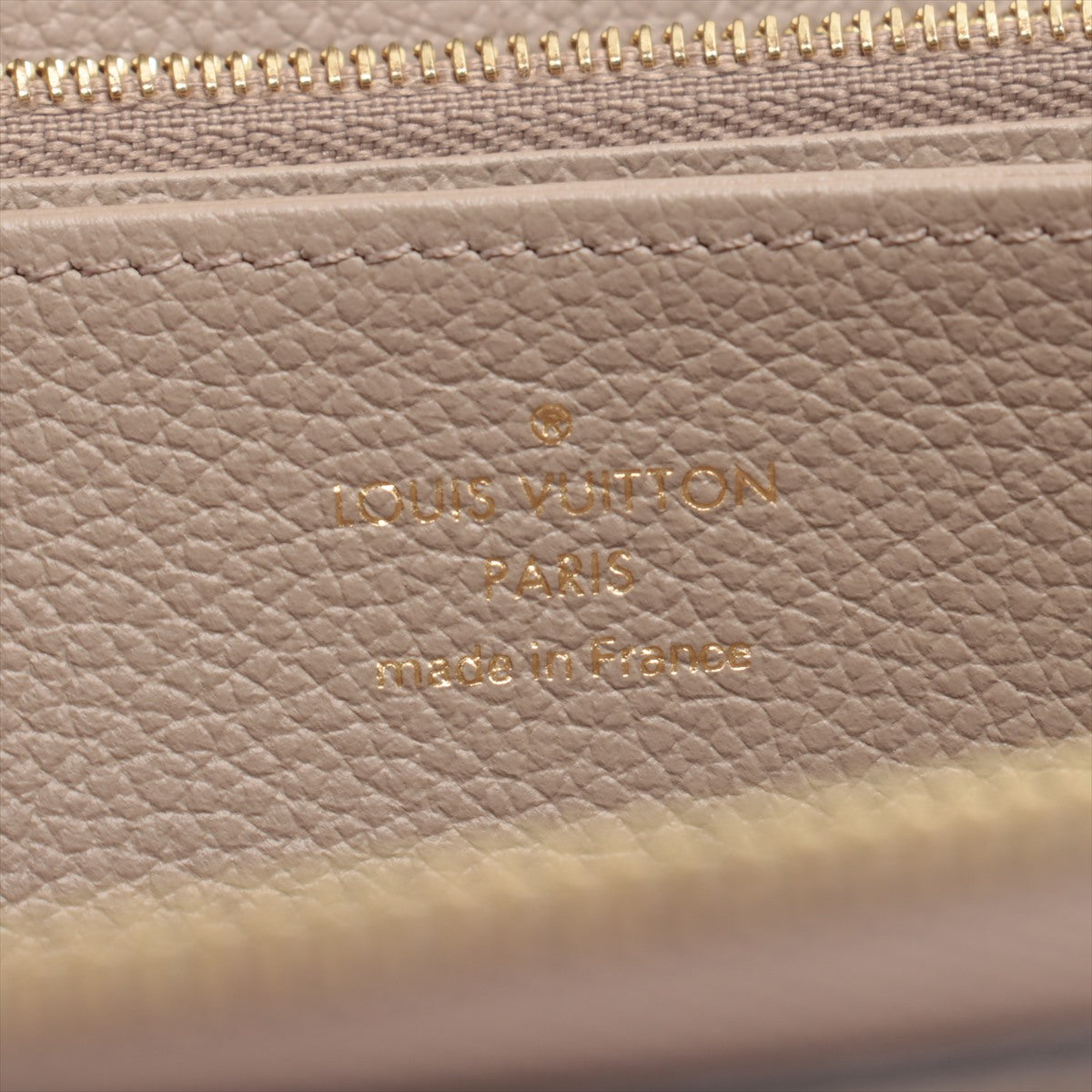 Louis Vuitton Vial Monogram Implant Zippyr Wallet M69794 Turtle Cream Round Zipper Wallet