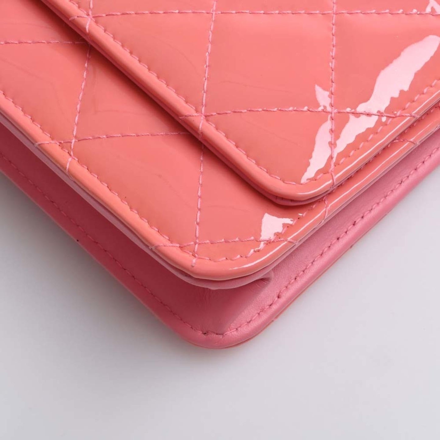 Luxury Chanel Patent Matelasse Coco Mark Chain Shoulder Long Wallet A33814 Pink Ladies