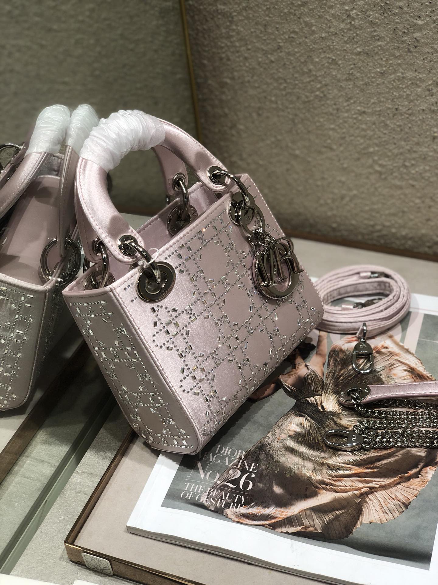 Luxury DiorLADY 24 HANDBAG EMBOSSED DIAMOND IN SILVER CALFSKIN