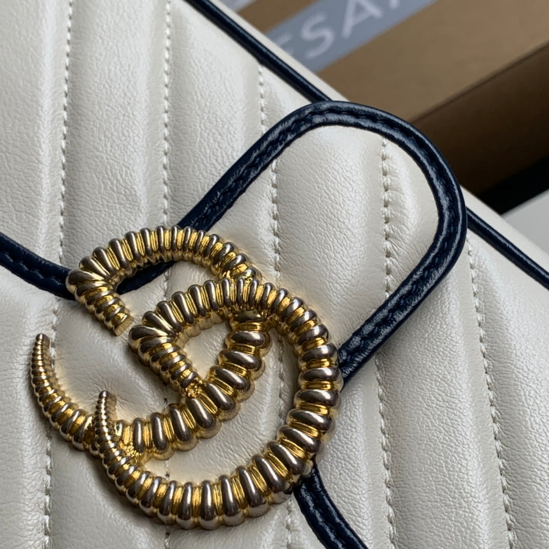 Luxury Gucci GG MARMONT 22 HANDBAG IN WHITE CALFSKIN