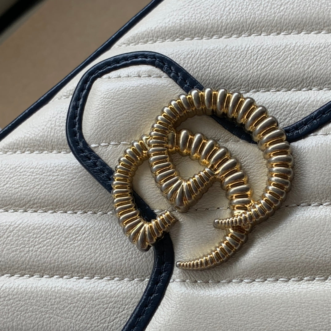 Luxury Gucci GG MARMONT MINI 21 HANDBAG IN WHITE CALFSKIN