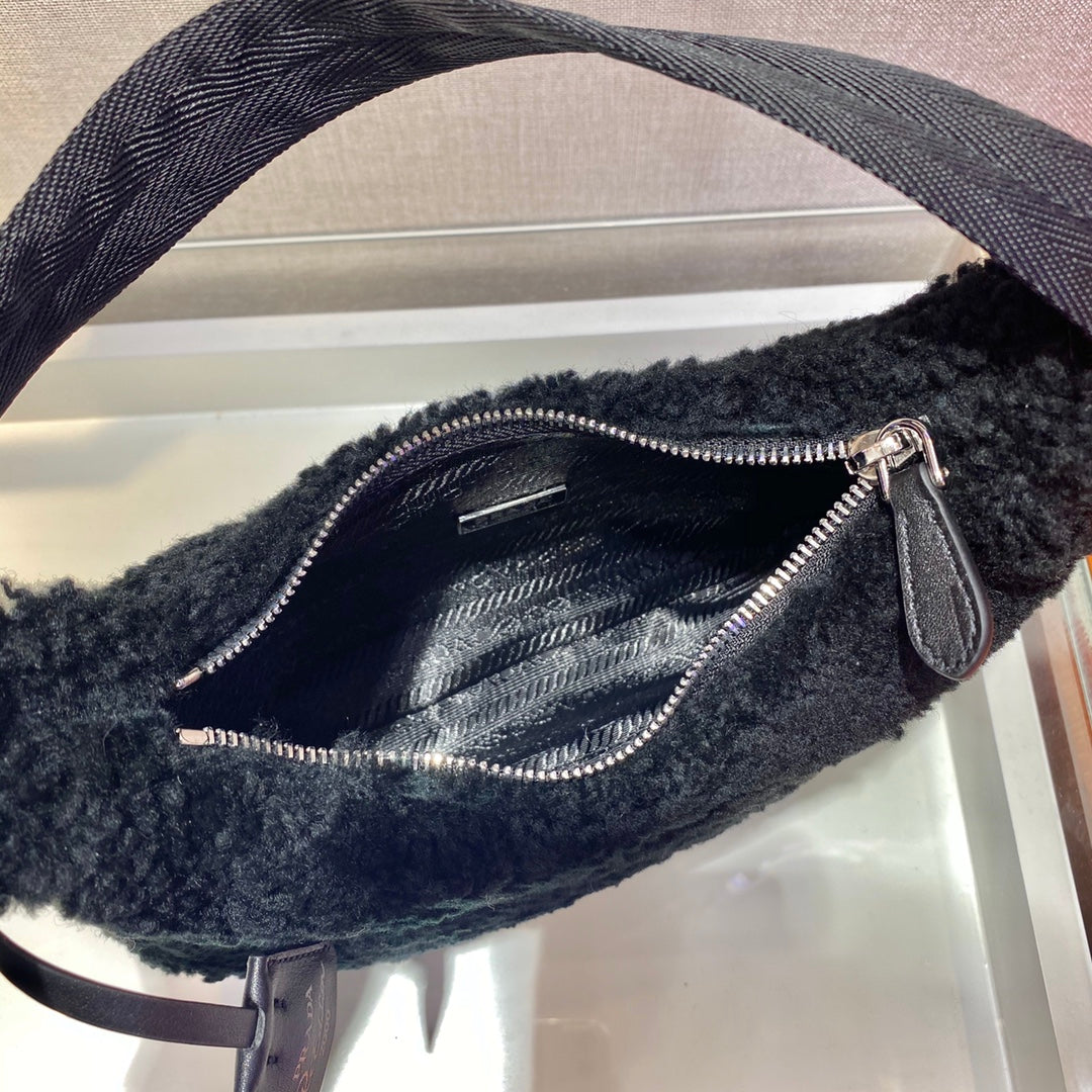 Luxury PradaHOBO BAG 23 IN BLACK SHEARLING
