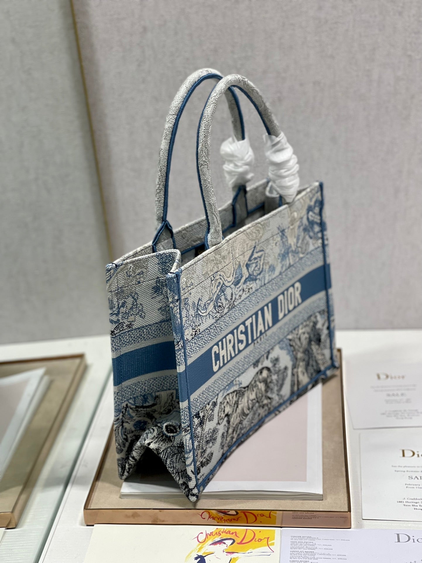 Luxury DiorMedium Book Tote 36cm Gradient Blue Tiger