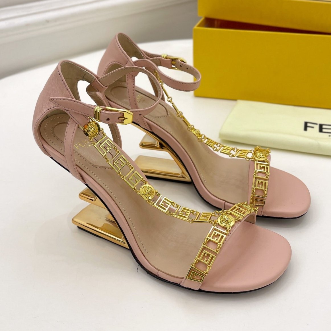 Luxury FendiLuxury FendiHIGH-HEELED 85 MM SANDALS IN LIGHT PINK LAMBSKIN WITH GOLD HARDWARE