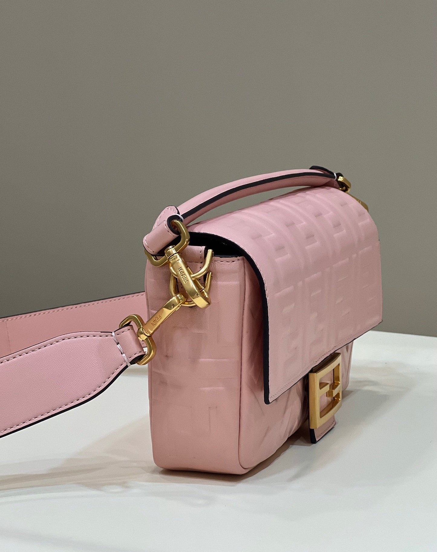 Luxury FendiBaguette 27cm Pink Lambskin Gold Hardware