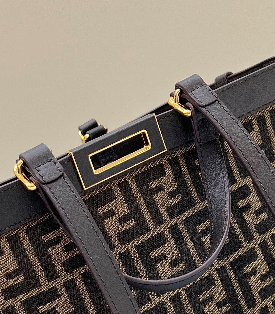Luxury FendiLuxury FendiTOTE 41 BAG IN BROWN MIX BLACK MONOGRAM CANVAS GOLD HARDWARE