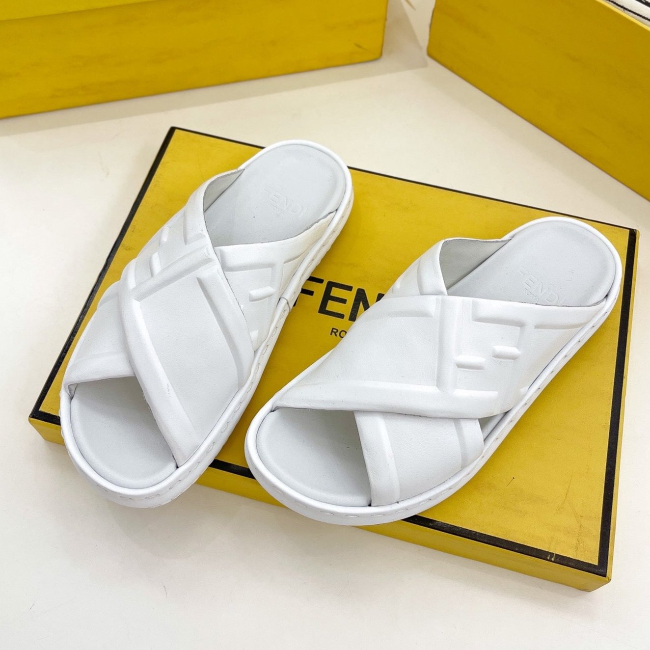 Luxury FendiLuxury FendiCROSSOVER SLIPPER IN WHITE CALFSKIN