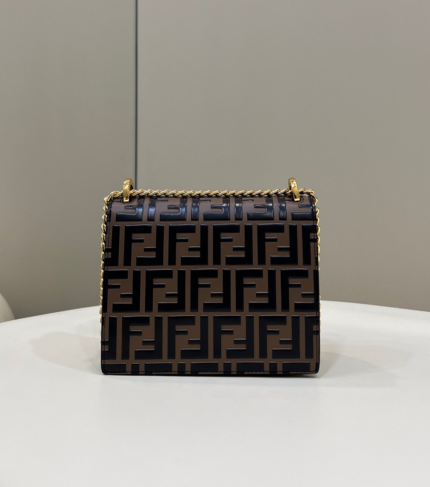 Luxury FendiLuxury FendiKANI 19 BAG IN BLACK MIX CHOCOLATE BROWN CALFSKIN WITH GOLD HARDWARE