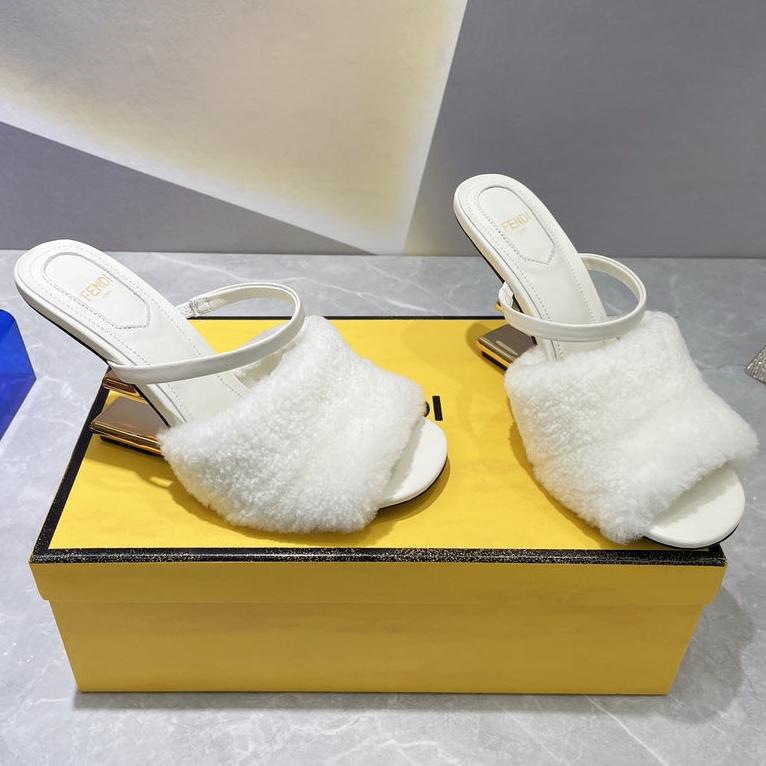 Luxury FendiLuxury FendiFIRST HIGH HEEL 95 MM SANDAL IN WHITE MINK FUR
