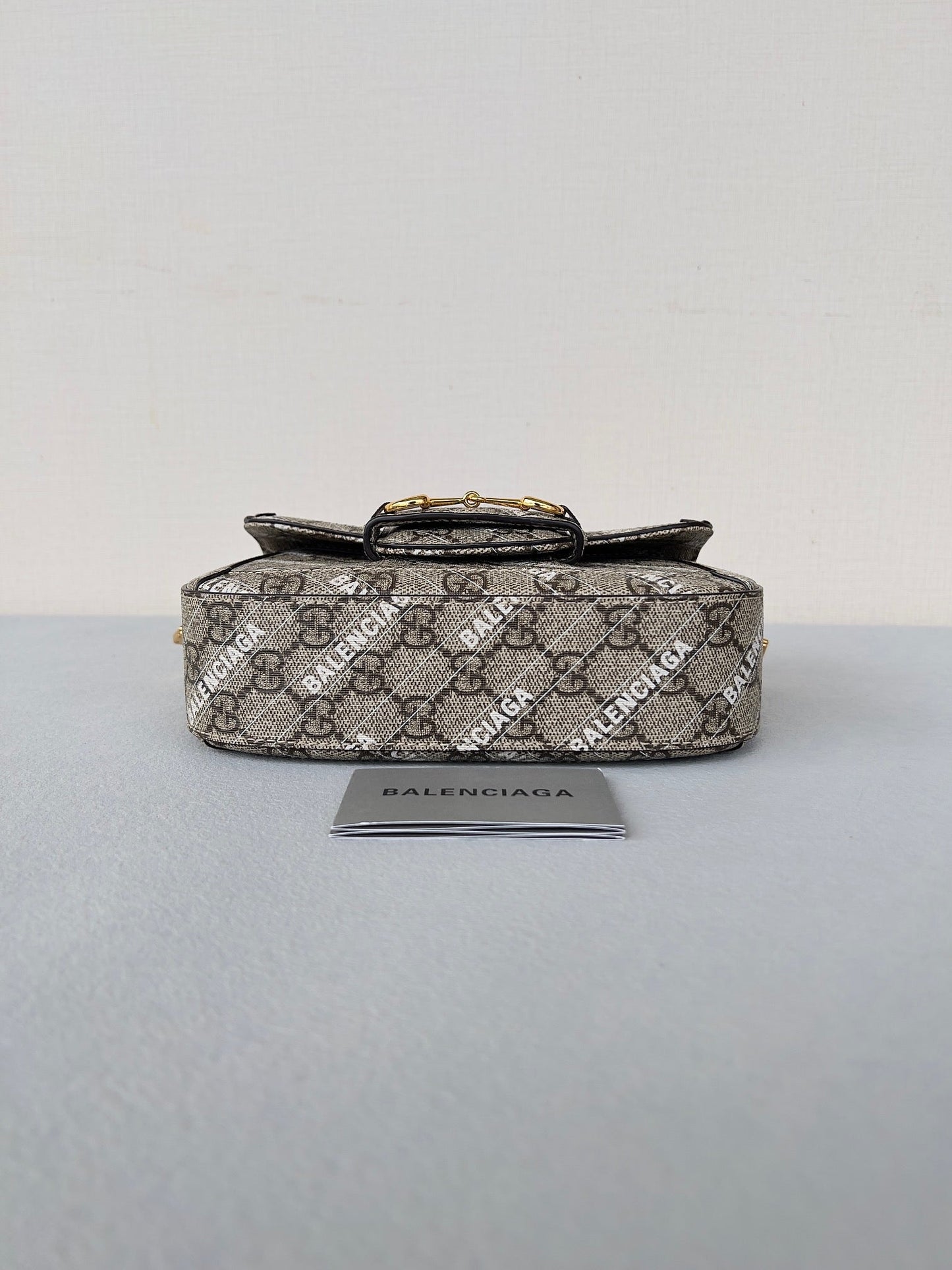 Luxury Gucci GG MINI 25 PRINTED SADDLE BAG IN EICRU BEIGE CANVAS