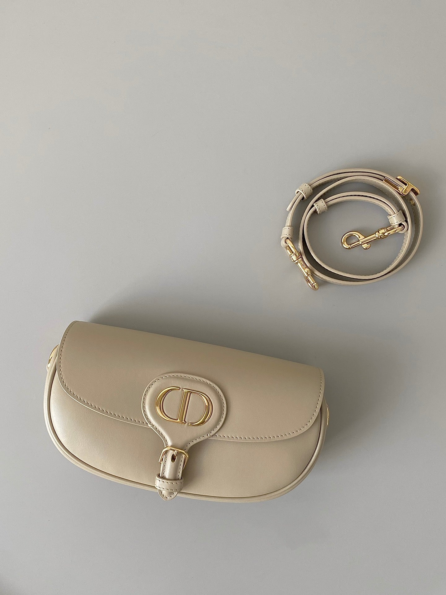 Luxury Diormedium east west 22cm beige calfskin ghw