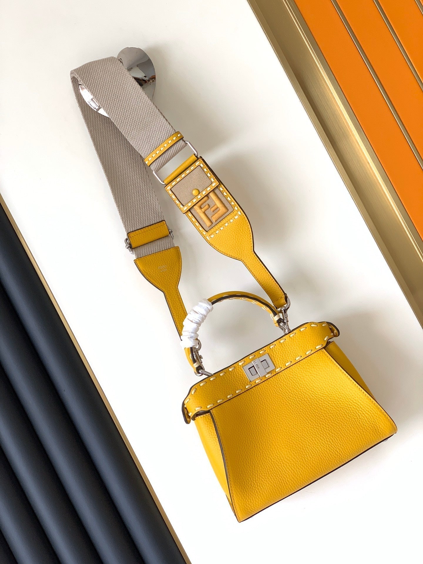 Luxury FendiPeekaboo Mini Selleria Bag 23cm yellow leather shw with 220 hand-sewn stitches