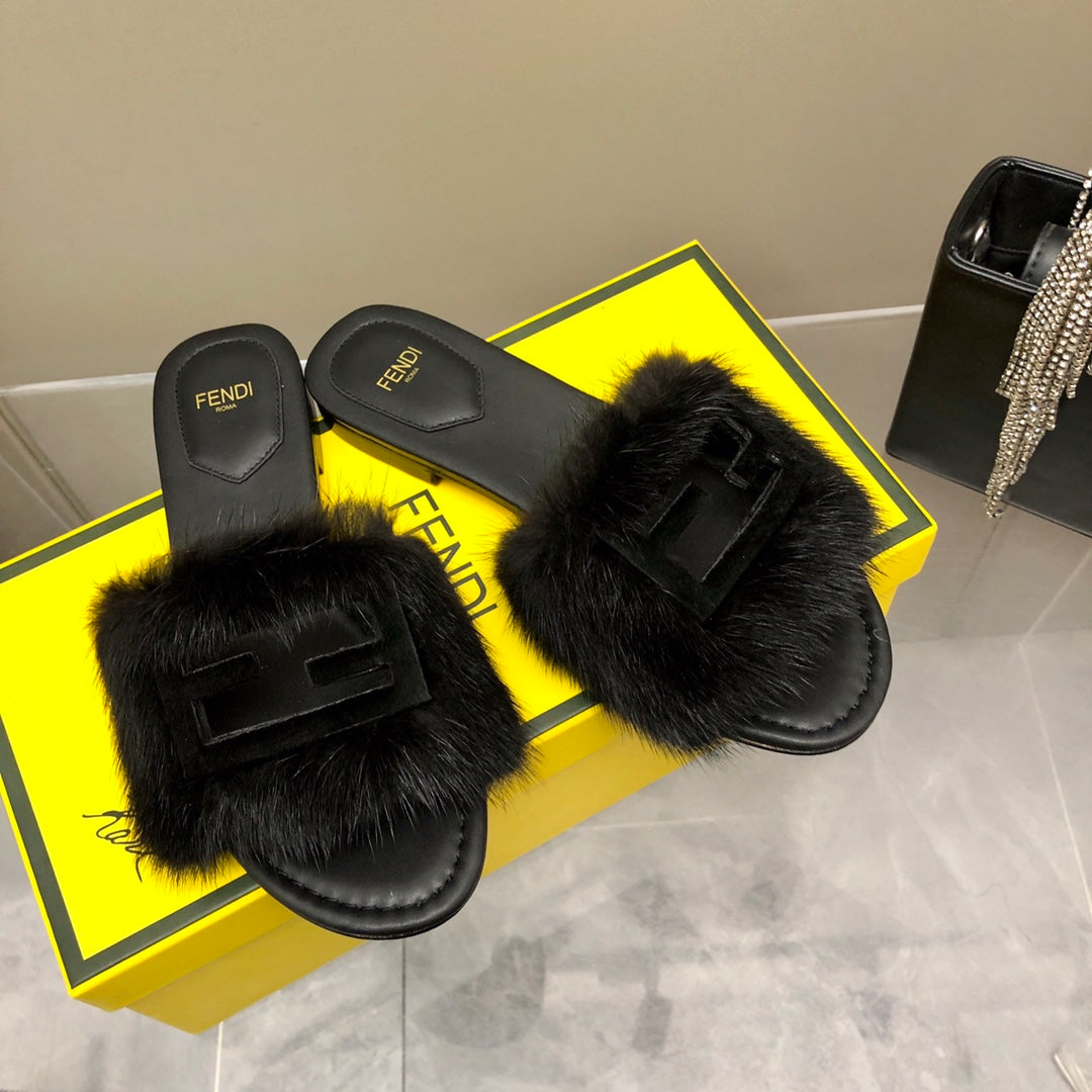 Luxury FendiLuxury FendiBAGUETTE MINK SLIDE SLIPPER IN BLACK FUR