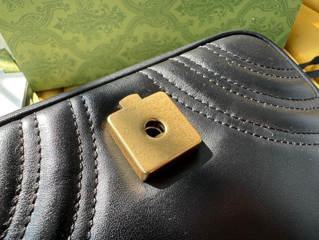 Luxury Gucci GG MARMONT MINI 18 HANDBAG IN BLACK CALFSKIN