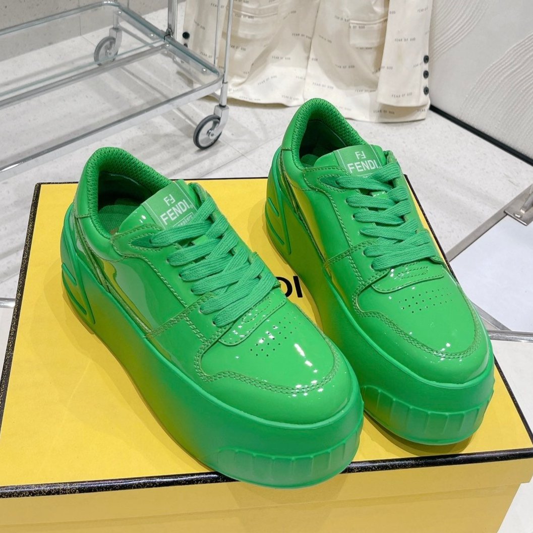 Luxury FendiLuxury FendiLOW-TOP TRAINER IN LAWN GREEN CALFSKIN