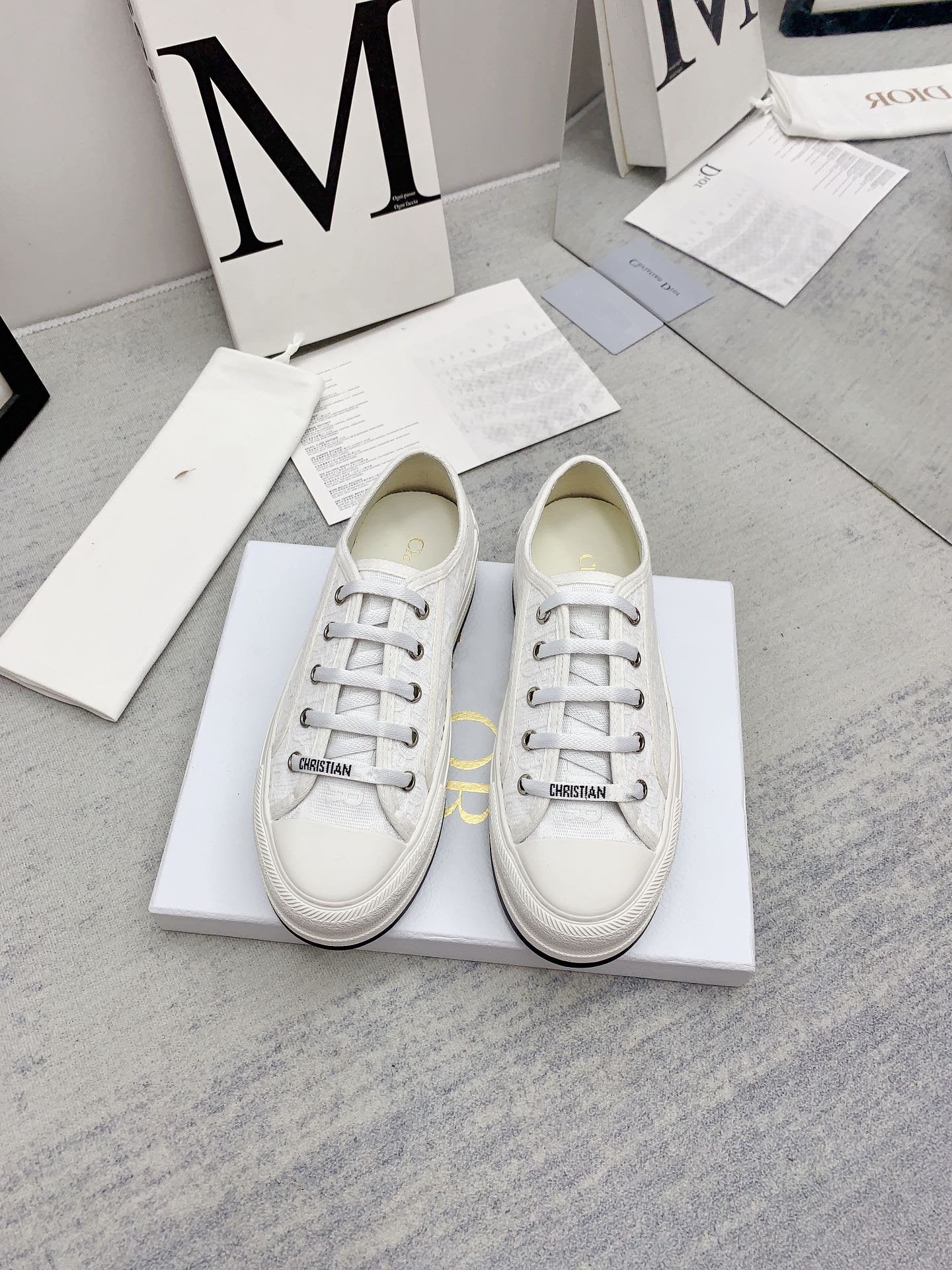 Luxury Diorwalkn 45 white oblique embroidery canvas