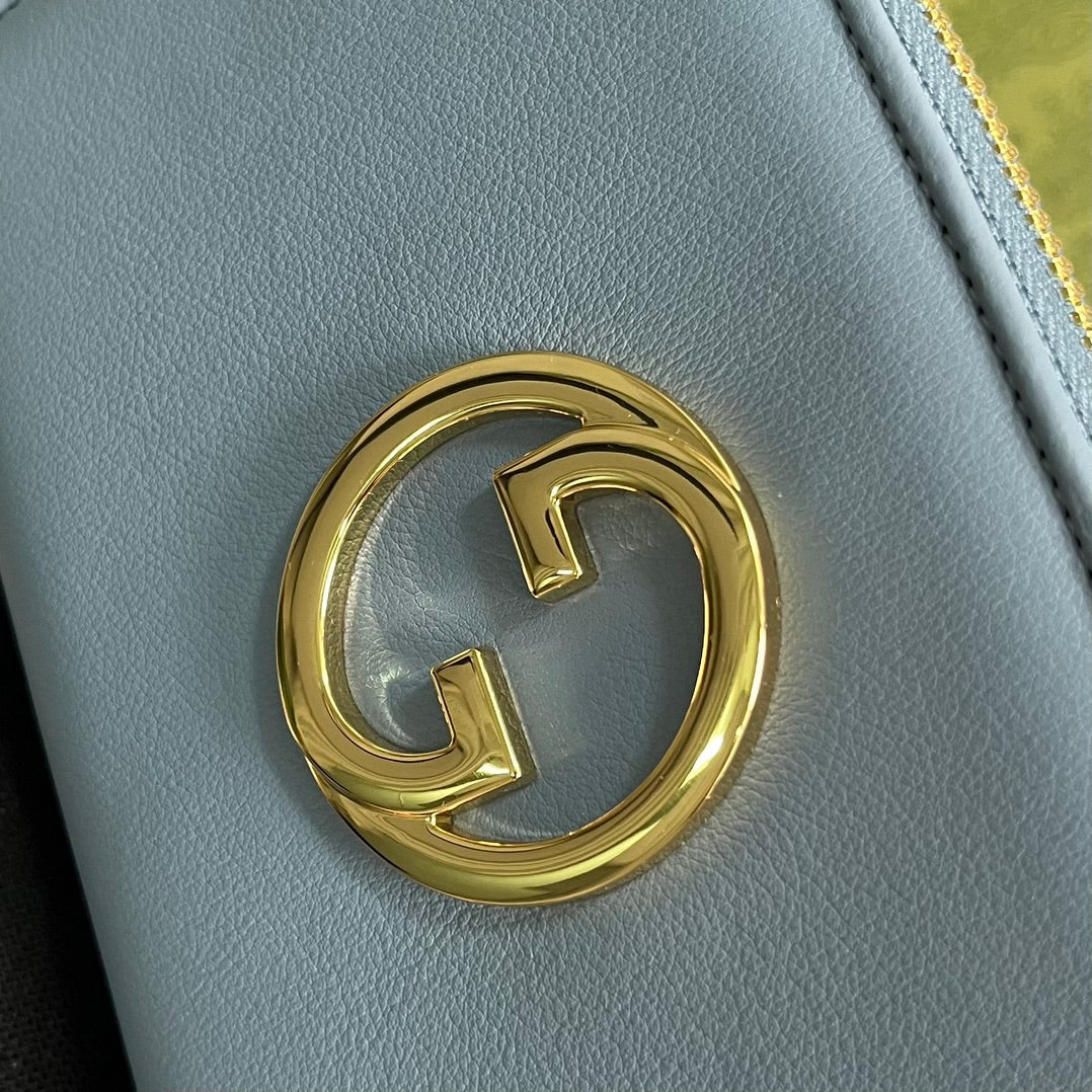 Luxury Gucci GG BLONDIE 21 FULL ZIP WALLET IN BLUE PASTEL CALFSKIN
