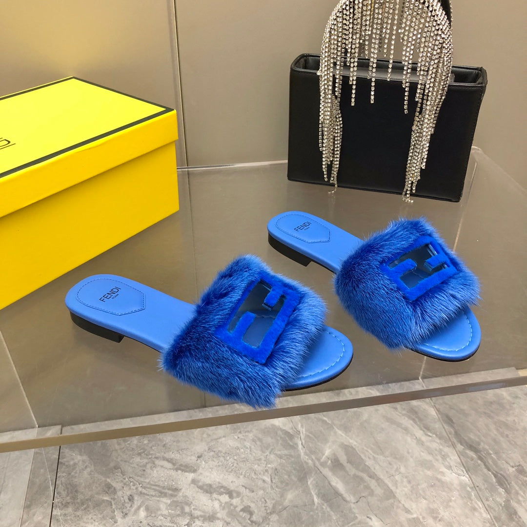 Luxury FendiLuxury FendiBAGUETTE MINK SLIDE SLIPPER IN AZURE BLUE FUR