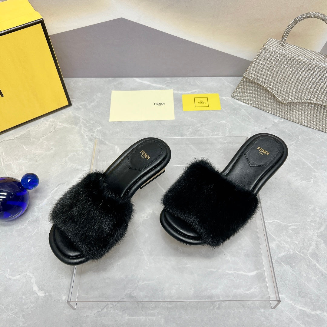 Luxury FendiLuxury FendiBAGUETTE MINK MEDIUM-HEELED 45MM IN BLACK FUR AND LAMBSKIN