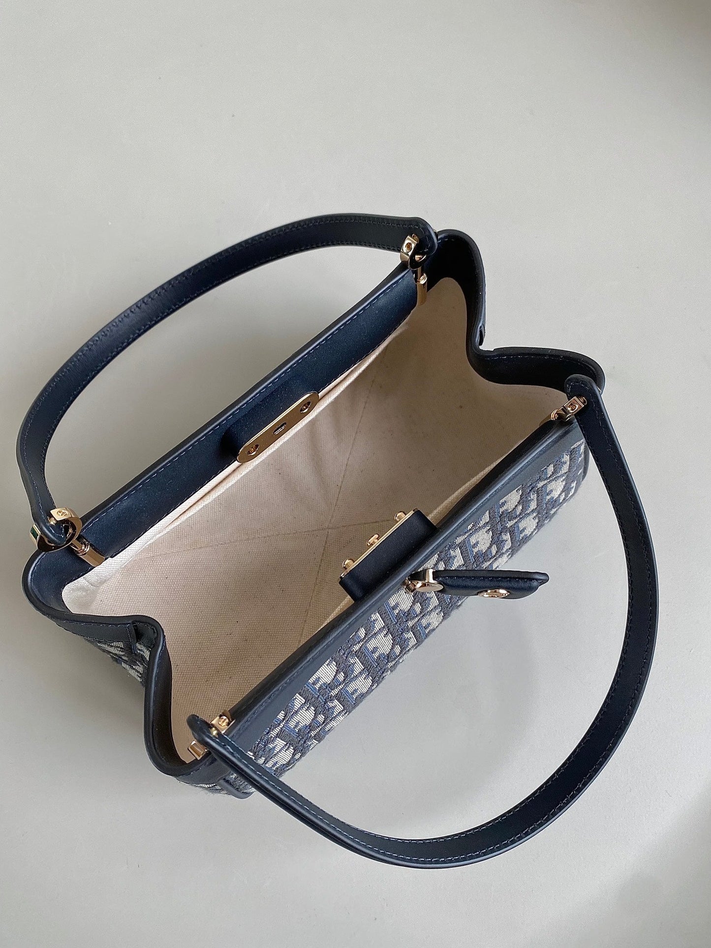 Luxury DiorMEDIUM 22 KEY HANDBAG IN BLUE OBLIQUE JACQUARD