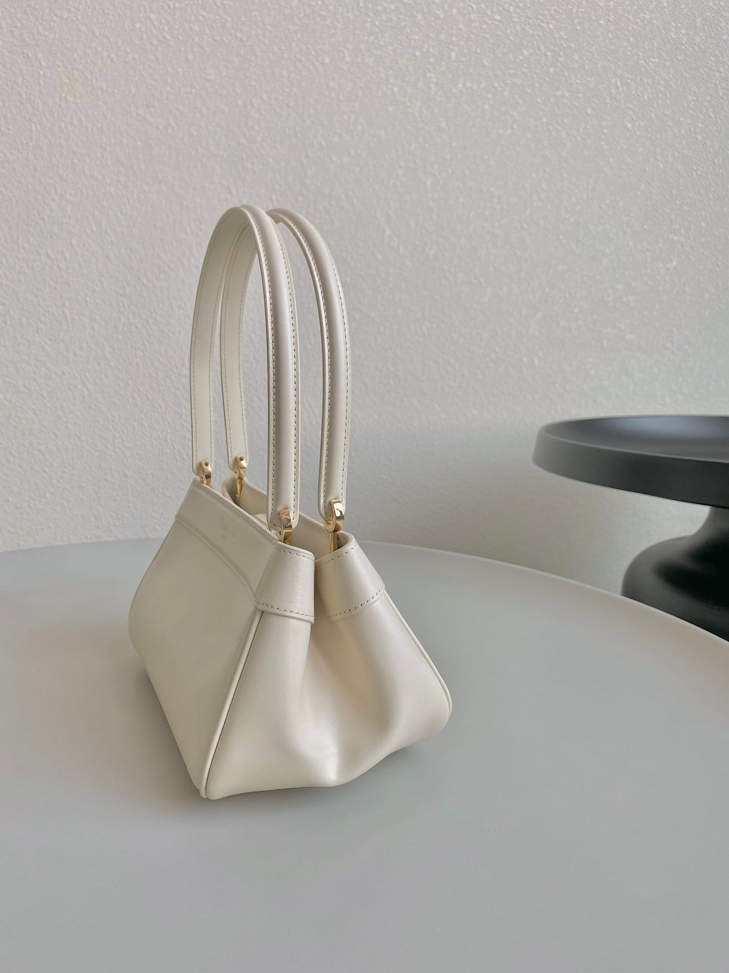 Luxury DiorMEDIUM 22 KEY HANDBAG IN WHITE CALFSKIN