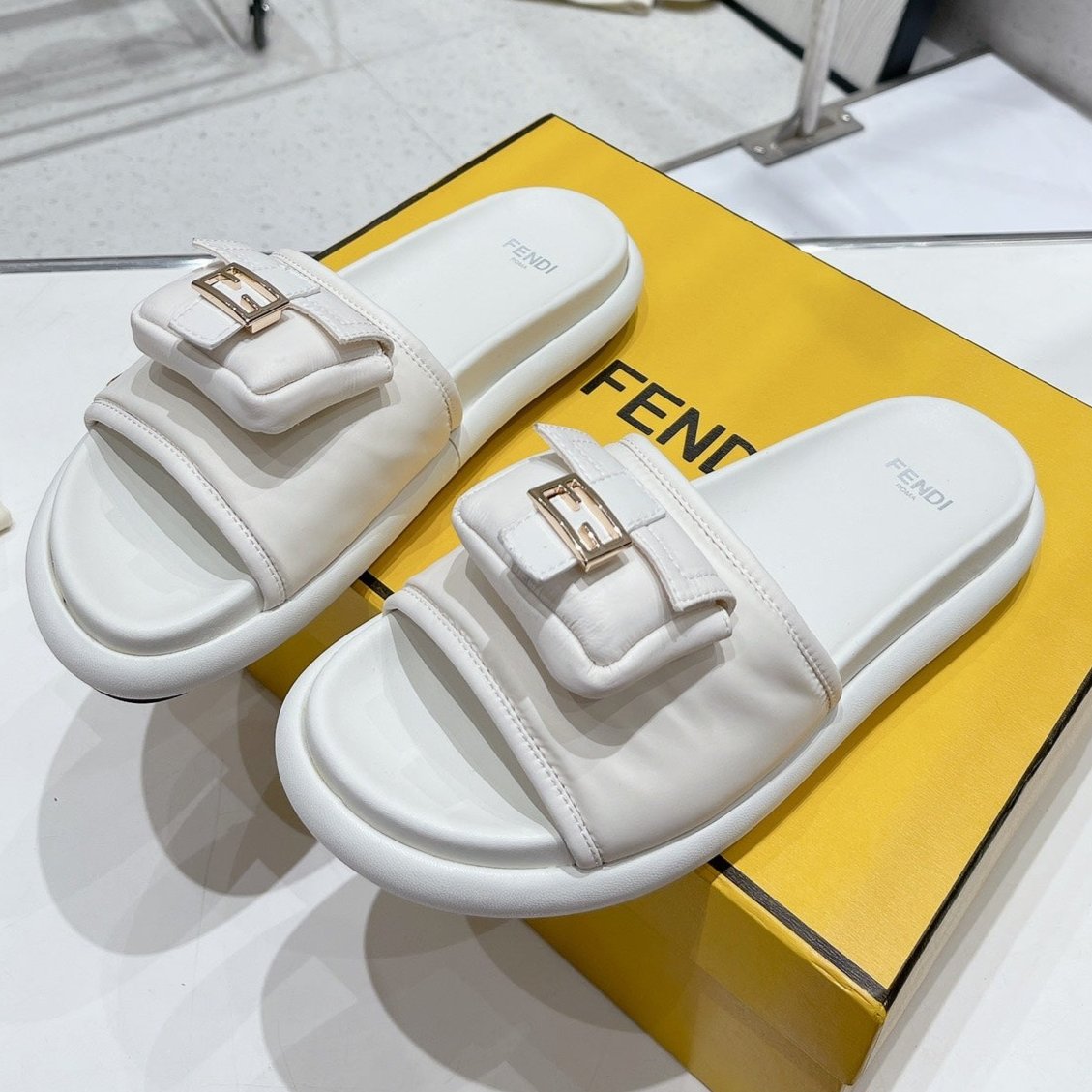 Luxury FendiLuxury FendiBAGUETTE SLIPPERS IN WHITE LAMBSKIN WITH GOLD HARDWARE