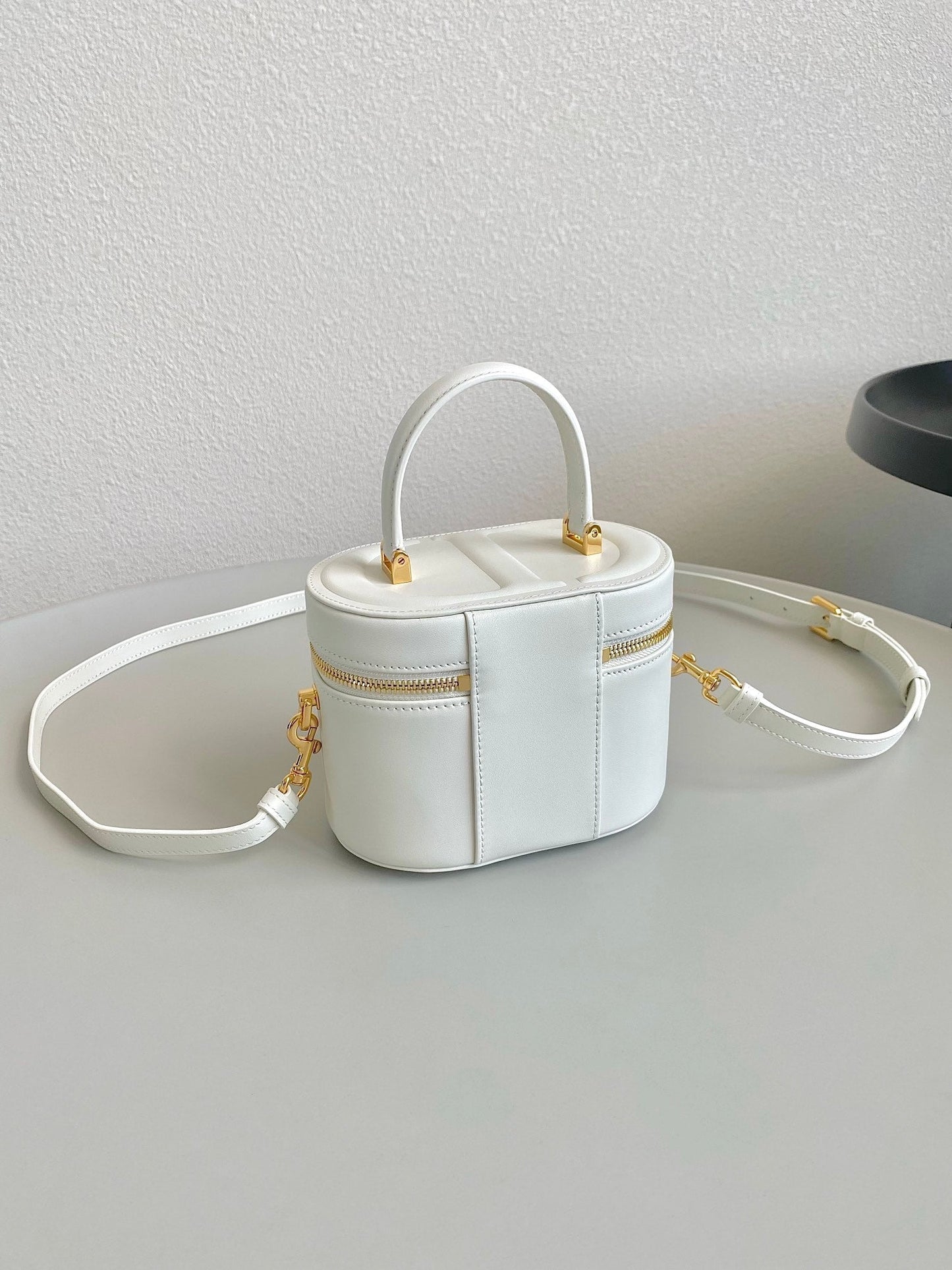 Luxury DiorSIGNATURE VANITY 16 IN WHITE LAMBSKIN