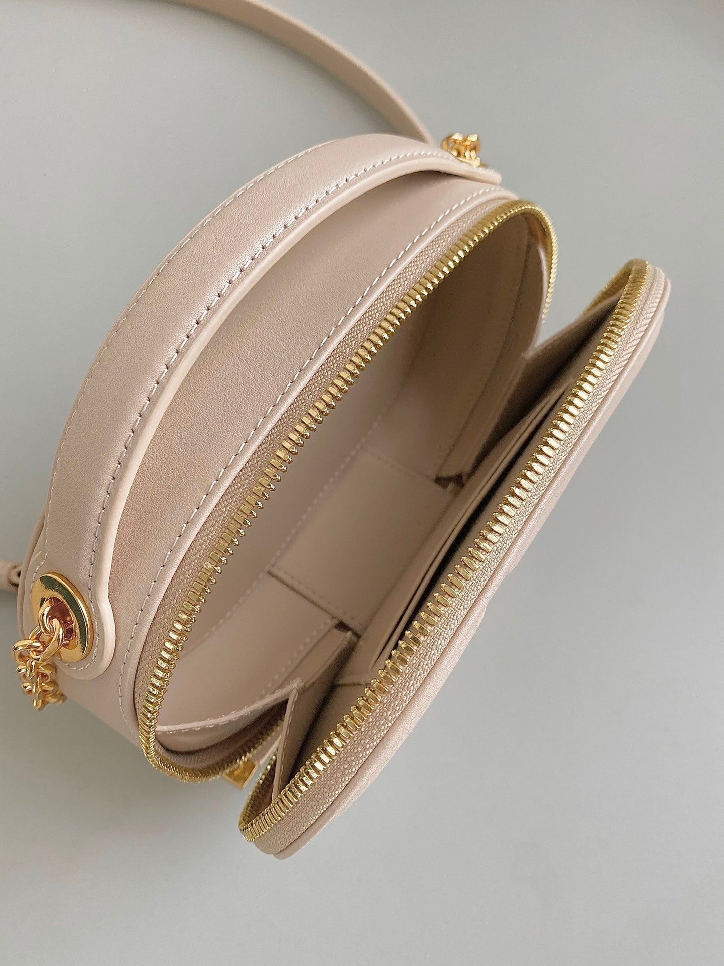 Luxury DiorSIGNATURE 18 OVAL BAG IN BEIGE CALFSKIN