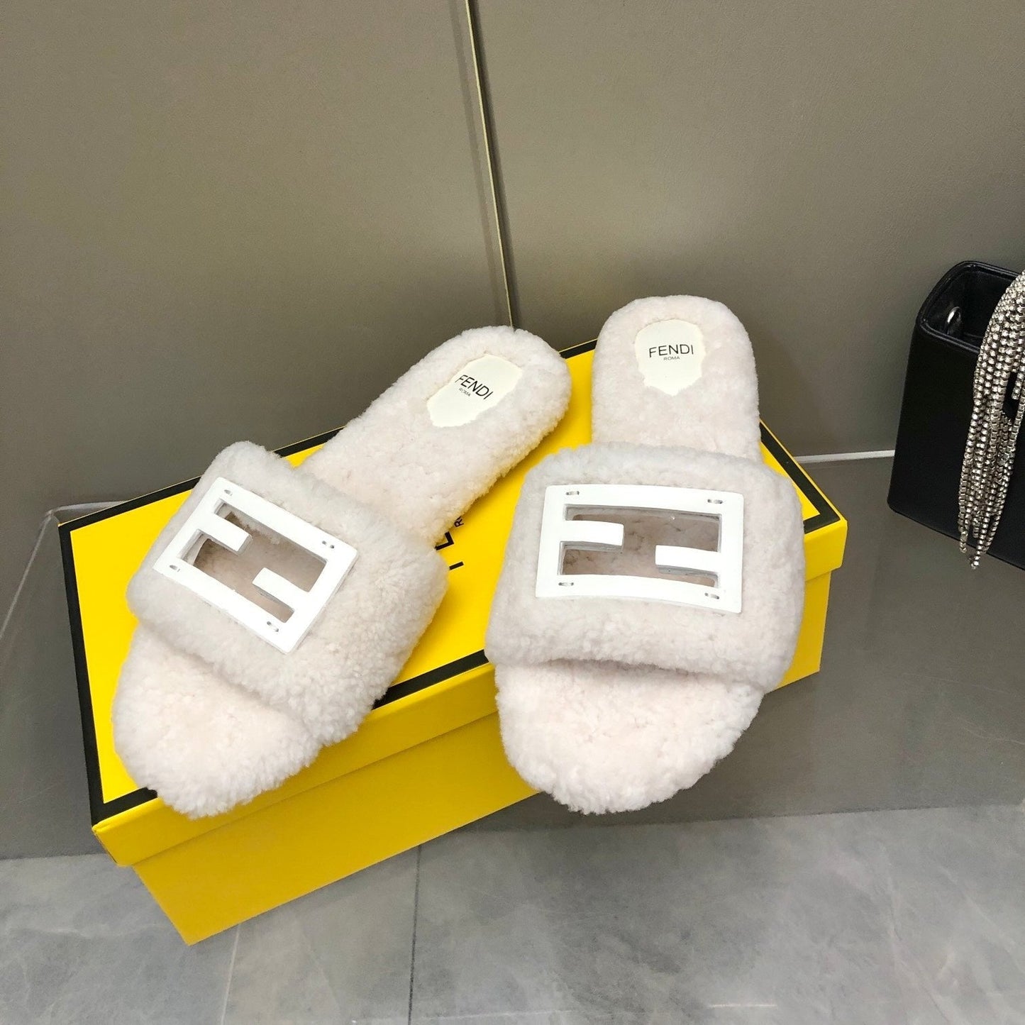 Luxury FendiLuxury FendiBAGUETTE SLIDE SLIPPERS IN WHITE WOOL