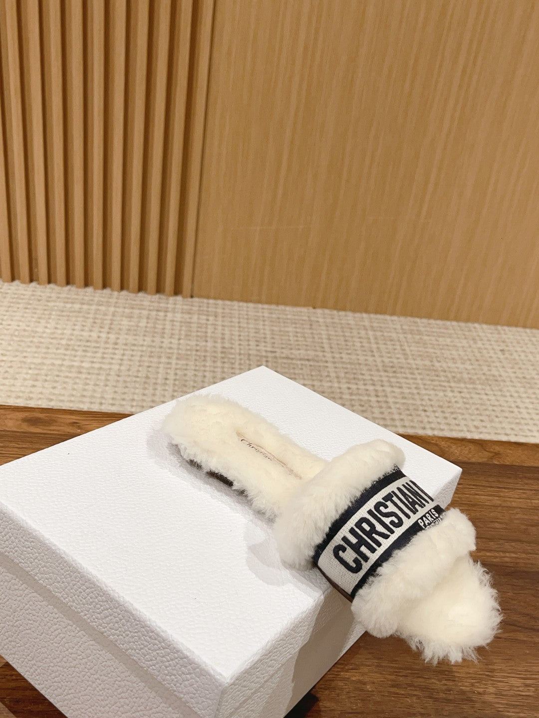 Luxury DiorDway Slide White Black Fleece Lining And Canvas Fabric