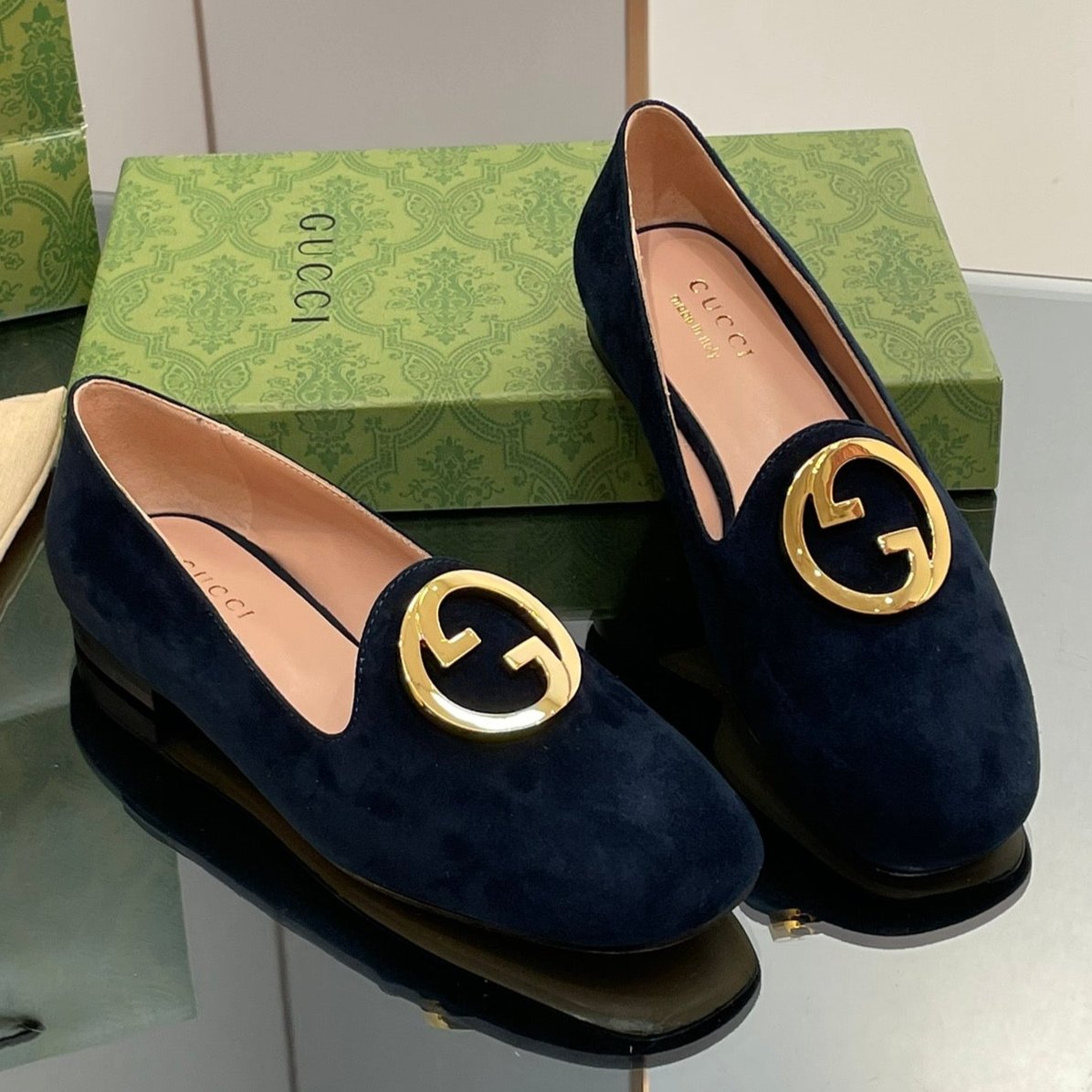 Luxury Gucci BLONDIE LOGO-PLAQUE LOAFERS IN SPACE BLUE SUEDE