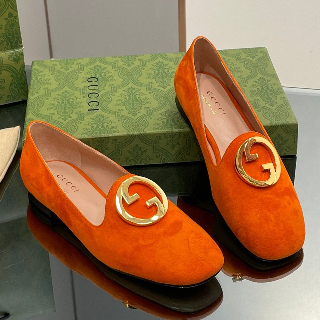 Luxury Gucci BLONDIE LOGO-PLAQUE LOAFERS IN TIGER ORANGE SUEDE