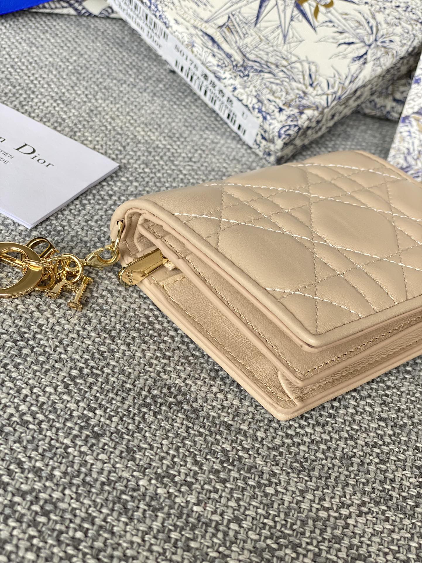 Luxury DiorCaro 11cm Compact Wallet Beige Calfskin